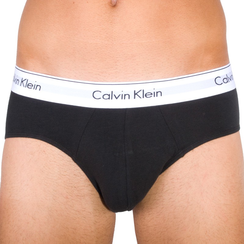 2PACK pánské slipy Calvin Klein vícebarevné (NB1084A - BHY) L.
Tyto parádní slipy Calvin Klein potěší všechny muže.
Příjemný materiál s měkkými lemy perfektně sedí na těle. Slipy dobře padnou a nemusíte se bát, že by se vás někde zařezávaly.
Víc se dozvíš v klasických informacích o produktu.