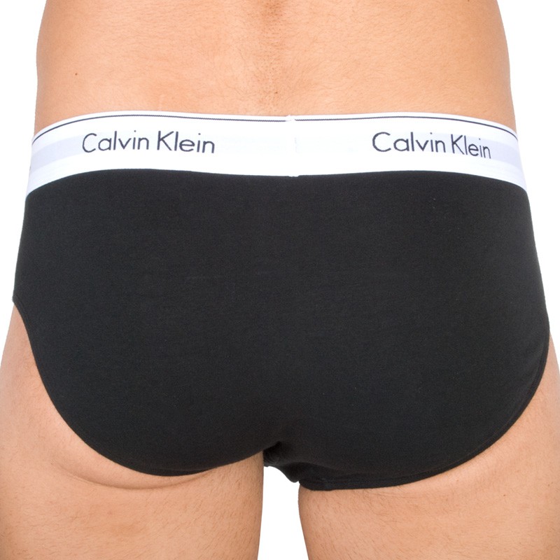 2PACK pánské slipy Calvin Klein vícebarevné (NB1084A - BHY) L.
Tyto parádní slipy Calvin Klein potěší všechny muže.
Příjemný materiál s měkkými lemy perfektně sedí na těle. Slipy dobře padnou a nemusíte se bát, že by se vás někde zařezávaly.
Víc se dozvíš v klasických informacích o produktu.