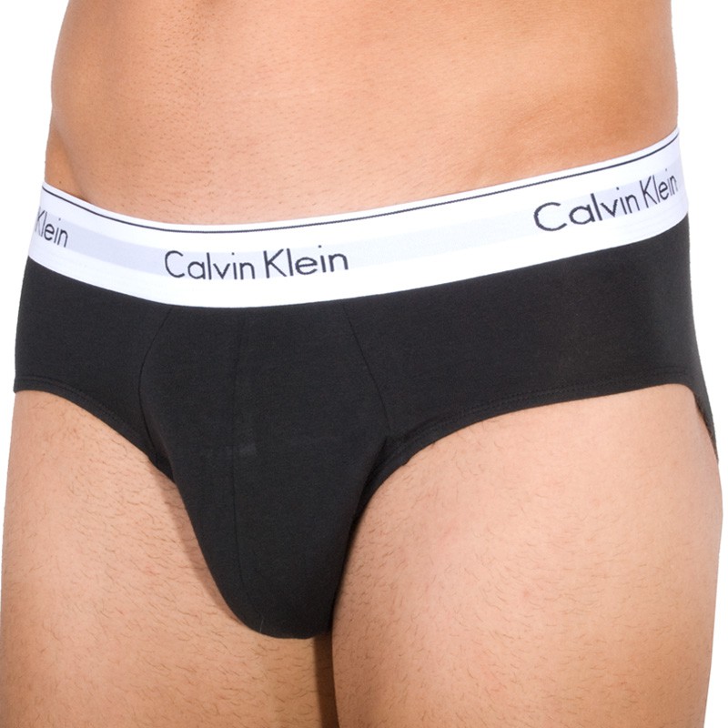 2PACK pánské slipy Calvin Klein vícebarevné (NB1084A - BHY) L.
Tyto parádní slipy Calvin Klein potěší všechny muže.
Příjemný materiál s měkkými lemy perfektně sedí na těle. Slipy dobře padnou a nemusíte se bát, že by se vás někde zařezávaly.
Víc se dozvíš v klasických informacích o produktu.