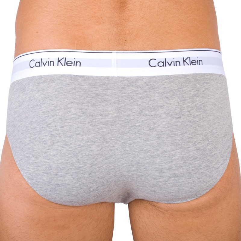 2PACK pánské slipy Calvin Klein vícebarevné (NB1084A - BHY) L.
Tyto parádní slipy Calvin Klein potěší všechny muže.
Příjemný materiál s měkkými lemy perfektně sedí na těle. Slipy dobře padnou a nemusíte se bát, že by se vás někde zařezávaly.
Víc se dozvíš v klasických informacích o produktu.