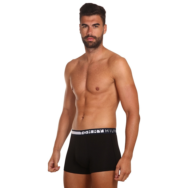 3PACK pánské boxerky Tommy Hilfiger černé (UM0UM01234 0R9) S, trenky / trenýrky.
Pánské boxerky, které potěší muže i jejich ženy
Boxerky Tommy Hilfiger vynikají kvalitou zpracování a díky kombinaci bavlny a elastanu dobře sedí a jsou příjemné na dotek.
Spodní prádlo Tommy Hilfiger je zárukou nejvyšší kvality
Značka Tommy Hilfiger se stala ikonou amerického oblékání před téměř 40 lety a jeho barevnost v tónech modré, červené a bílé je rozeznatelná na první pohled.