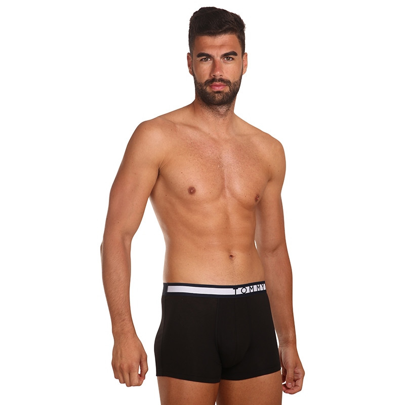 3PACK pánské boxerky Tommy Hilfiger černé (UM0UM01234 0R9) S, trenky / trenýrky.
Pánské boxerky, které potěší muže i jejich ženy
Boxerky Tommy Hilfiger vynikají kvalitou zpracování a díky kombinaci bavlny a elastanu dobře sedí a jsou příjemné na dotek.
Spodní prádlo Tommy Hilfiger je zárukou nejvyšší kvality
Značka Tommy Hilfiger se stala ikonou amerického oblékání před téměř 40 lety a jeho barevnost v tónech modré, červené a bílé je rozeznatelná na první pohled.