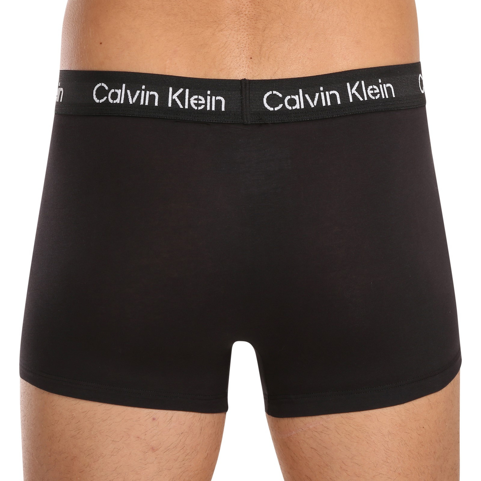 3PACK pánské boxerky Calvin Klein vícebarevné (NB3709A-FZ6) L, trenky / trenýrky.
Kvalitní boxerky do každého šatníku
Pánské boxerky Calvin Klein s delší nohavičkou zajišťují dokonalý komfort pro každodenní nošení, nezáleží na tom, jestli tě čeká důležitá pracovní schůzka nebo lezení po skalách.
Spodní prádlo Calvin Klein milují lidé po celém světě
Pánské spodní prádlo Calvin Klein patří ke stálicím módního průmyslu.