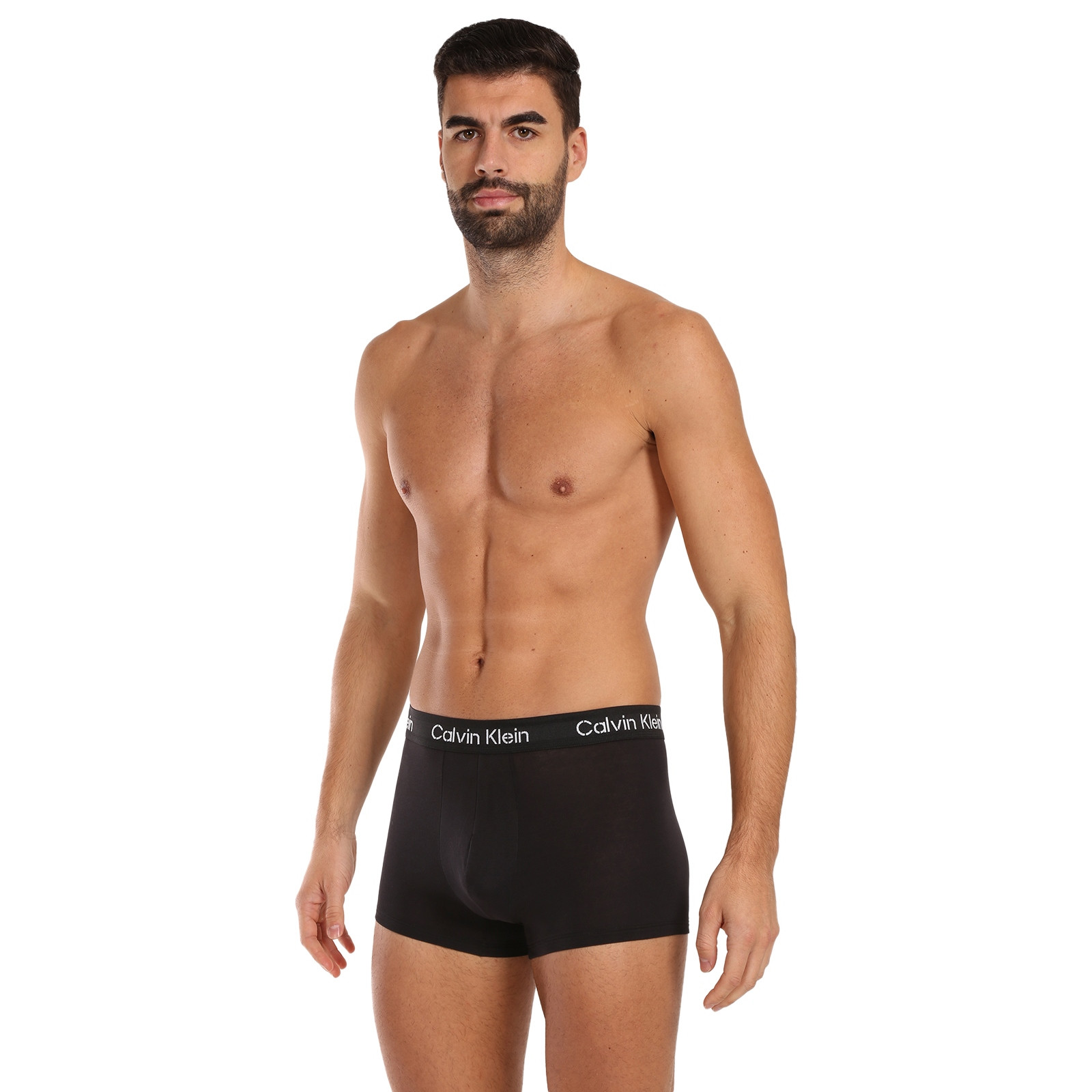 3PACK pánské boxerky Calvin Klein vícebarevné (NB3709A-FZ6) L, trenky / trenýrky.
Kvalitní boxerky do každého šatníku
Pánské boxerky Calvin Klein s delší nohavičkou zajišťují dokonalý komfort pro každodenní nošení, nezáleží na tom, jestli tě čeká důležitá pracovní schůzka nebo lezení po skalách.
Spodní prádlo Calvin Klein milují lidé po celém světě
Pánské spodní prádlo Calvin Klein patří ke stálicím módního průmyslu.