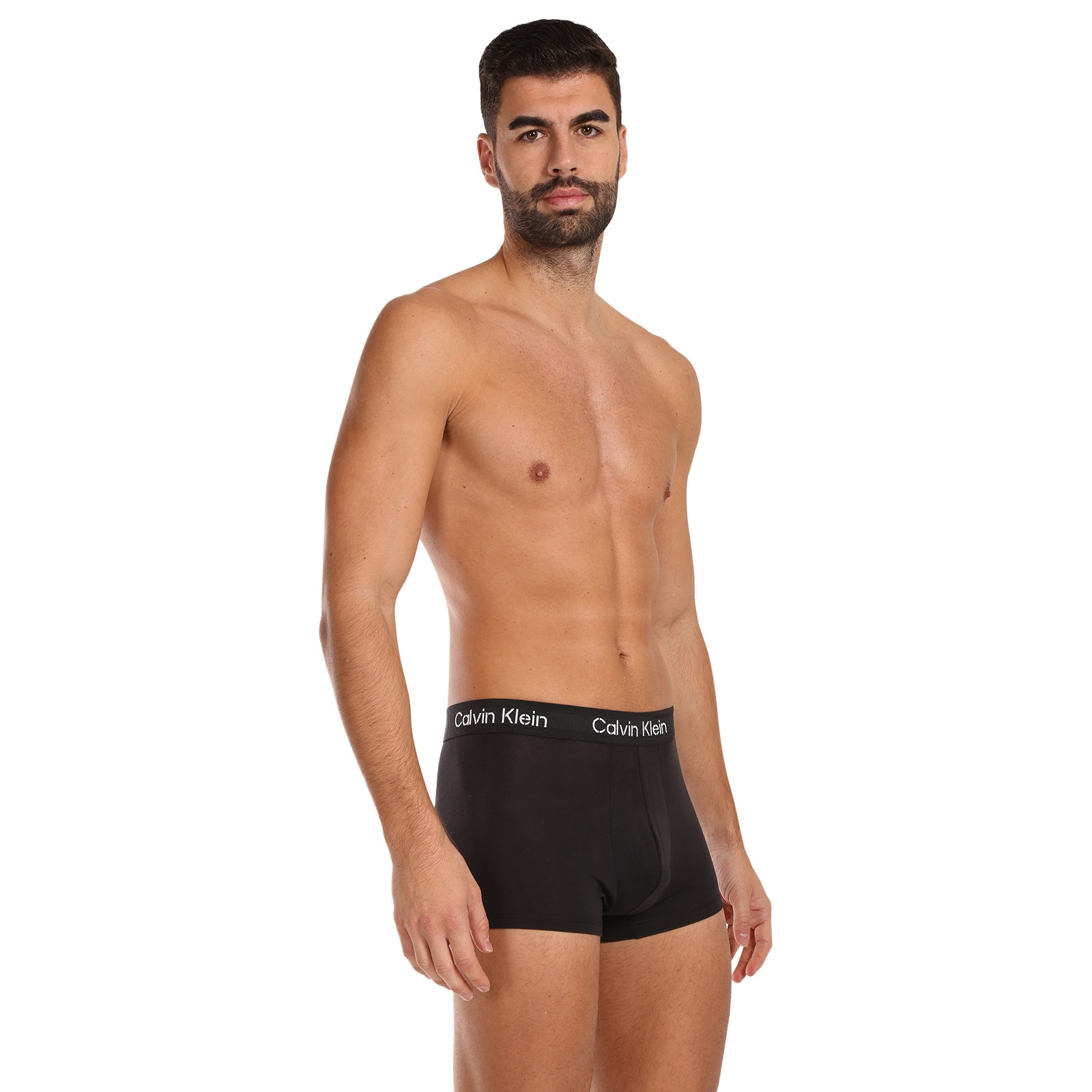 3PACK pánské boxerky Calvin Klein vícebarevné (NB3709A-FZ6) L, trenky / trenýrky.
Kvalitní boxerky do každého šatníku
Pánské boxerky Calvin Klein s delší nohavičkou zajišťují dokonalý komfort pro každodenní nošení, nezáleží na tom, jestli tě čeká důležitá pracovní schůzka nebo lezení po skalách.
Spodní prádlo Calvin Klein milují lidé po celém světě
Pánské spodní prádlo Calvin Klein patří ke stálicím módního průmyslu.