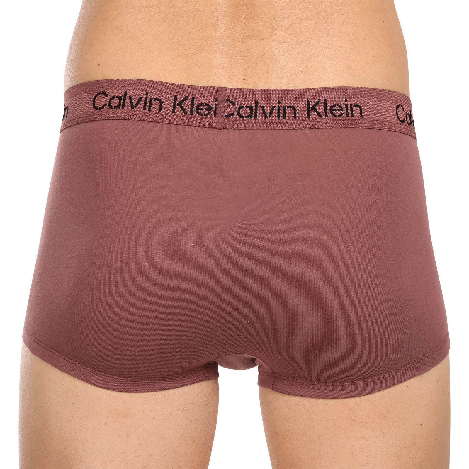 3PACK pánské boxerky Calvin Klein vícebarevné (NB3705A-GN1) L, trenky / trenýrky.
Kvalitní boxerky do každého šatníku
Pánské boxerky Calvin Klein s delší nohavičkou zajišťují dokonalý komfort pro každodenní nošení, nezáleží na tom, jestli tě čeká důležitá pracovní schůzka nebo lezení po skalách.
Spodní prádlo Calvin Klein milují lidé po celém světě
Pánské spodní prádlo Calvin Klein patří ke stálicím módního průmyslu.