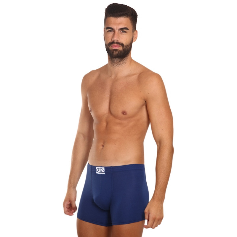 3PACK pánské boxerky Styx long klasická guma tmavě modré (3F0968) S, trenky / trenýrky.
Boxerky Styx jsou skvělou volbou, pokud máte rádi pohodlné a kvalitní pánské spodní prádlo.
          
Boxerky Styx s přívlastkem „classic“ jsou vytvořeny z kombinace bavlny, antibakteriálního modalu a elastanu, jsou velice pohodlné na celodenní nošení a aktivity všeho druhu.
     
A jak je to s praním?