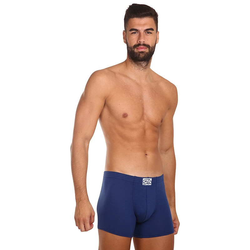 3PACK pánské boxerky Styx long klasická guma tmavě modré (3F0968) S, trenky / trenýrky.
Boxerky Styx jsou skvělou volbou, pokud máte rádi pohodlné a kvalitní pánské spodní prádlo.
          
Boxerky Styx s přívlastkem „classic“ jsou vytvořeny z kombinace bavlny, antibakteriálního modalu a elastanu, jsou velice pohodlné na celodenní nošení a aktivity všeho druhu.
     
A jak je to s praním?