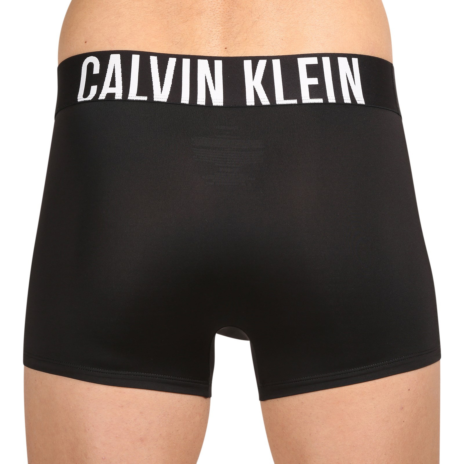 3PACK pánské boxerky Calvin Klein černé (NB3775A-UB1) XXL, trenky / trenýrky.
Kvalitní boxerky do každého šatníku
Pánské boxerky Calvin Klein s delší nohavičkou zajišťují dokonalý komfort pro každodenní nošení, nezáleží na tom, jestli tě čeká důležitá pracovní schůzka nebo lezení po skalách.
Spodní prádlo Calvin Klein milují lidé po celém světě
Pánské spodní prádlo Calvin Klein patří ke stálicím módního průmyslu.