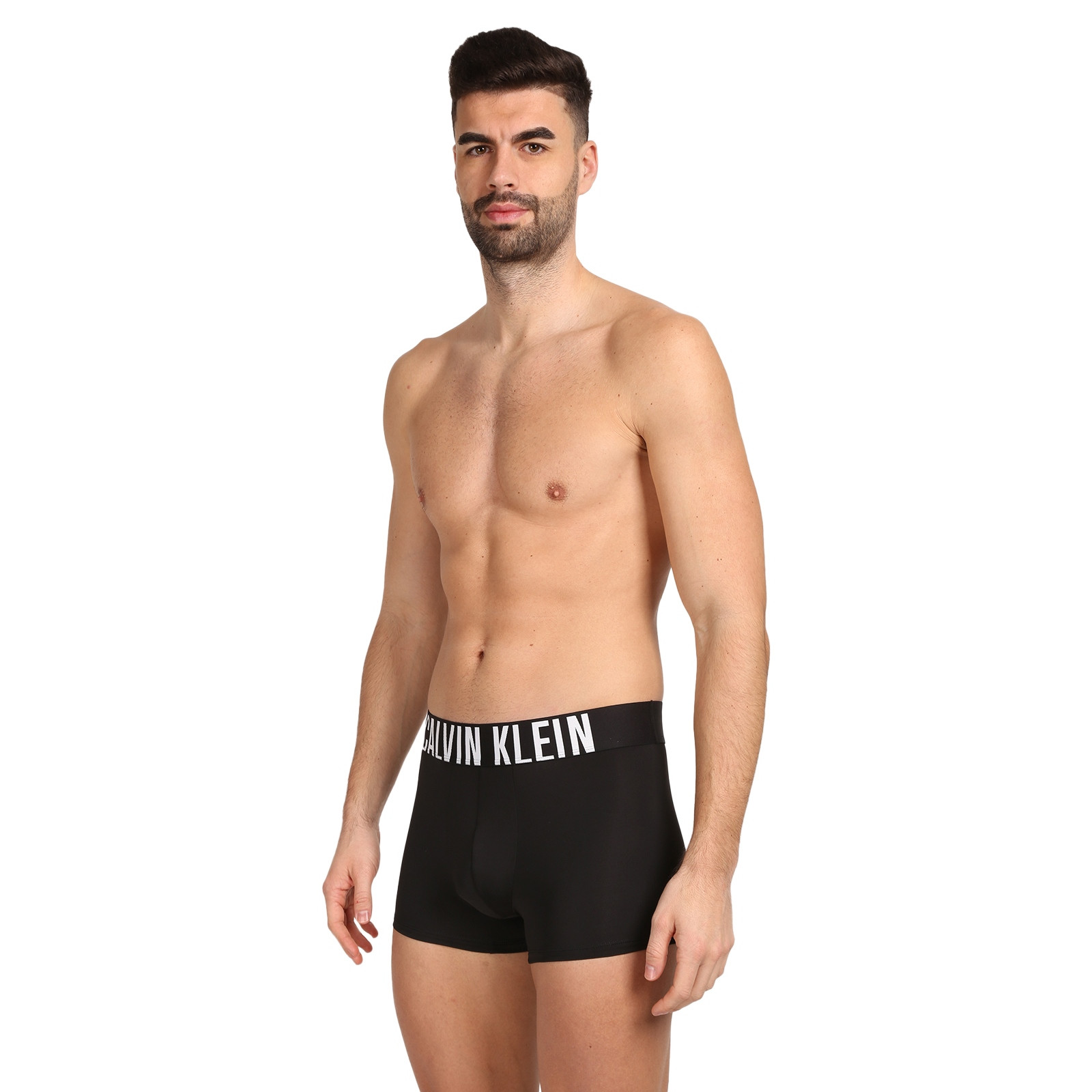 3PACK pánské boxerky Calvin Klein černé (NB3775A-UB1) XXL, trenky / trenýrky.
Kvalitní boxerky do každého šatníku
Pánské boxerky Calvin Klein s delší nohavičkou zajišťují dokonalý komfort pro každodenní nošení, nezáleží na tom, jestli tě čeká důležitá pracovní schůzka nebo lezení po skalách.
Spodní prádlo Calvin Klein milují lidé po celém světě
Pánské spodní prádlo Calvin Klein patří ke stálicím módního průmyslu.