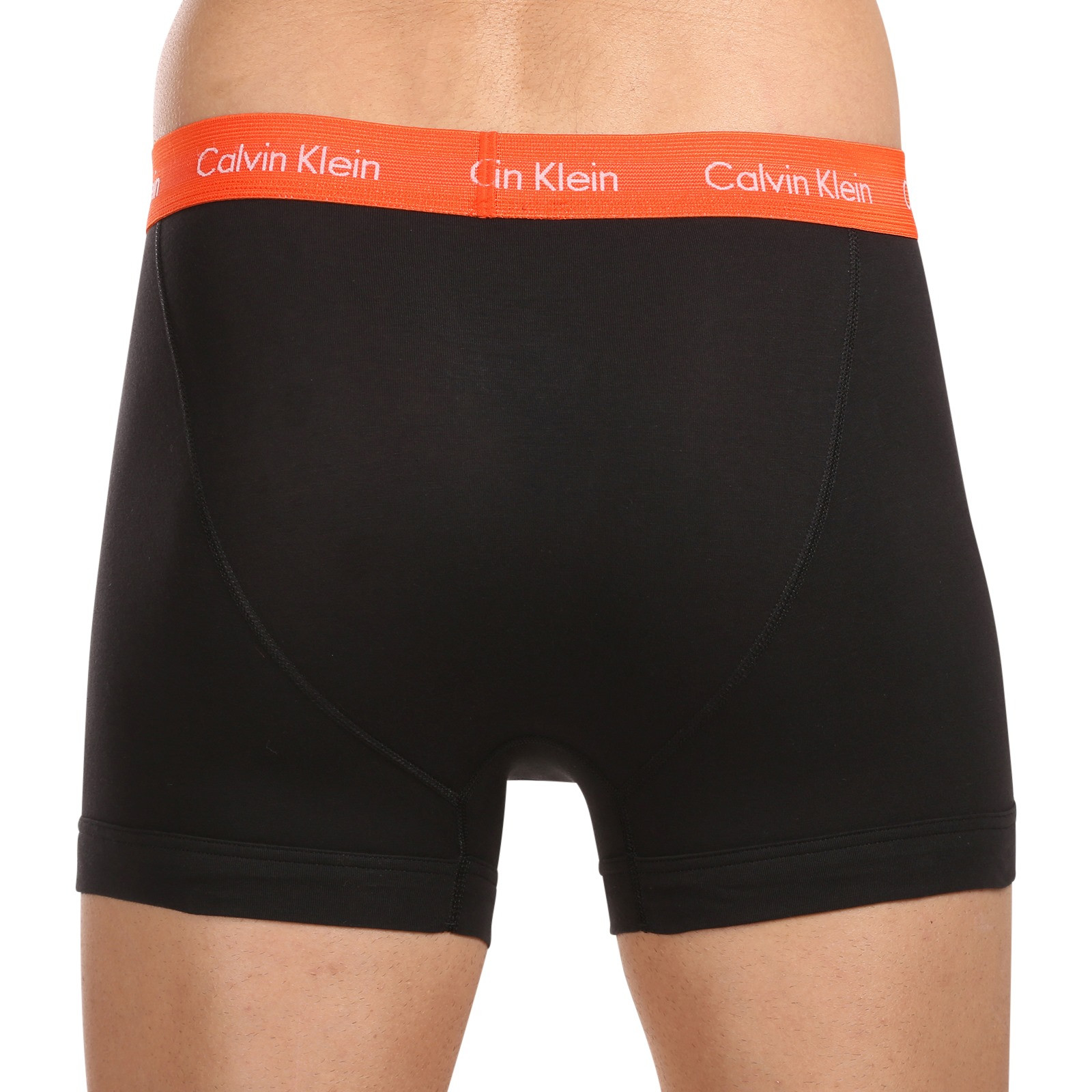 3PACK pánské boxerky Calvin Klein černé (U2662G-MWR) XL, trenky / trenýrky.
Kvalitní boxerky do každého šatníku
Pánské boxerky Calvin Klein s delší nohavičkou zajišťují dokonalý komfort pro každodenní nošení, nezáleží na tom, jestli tě čeká důležitá pracovní schůzka nebo lezení po skalách.
Spodní prádlo Calvin Klein milují lidé po celém světě
Pánské spodní prádlo Calvin Klein patří ke stálicím módního průmyslu.