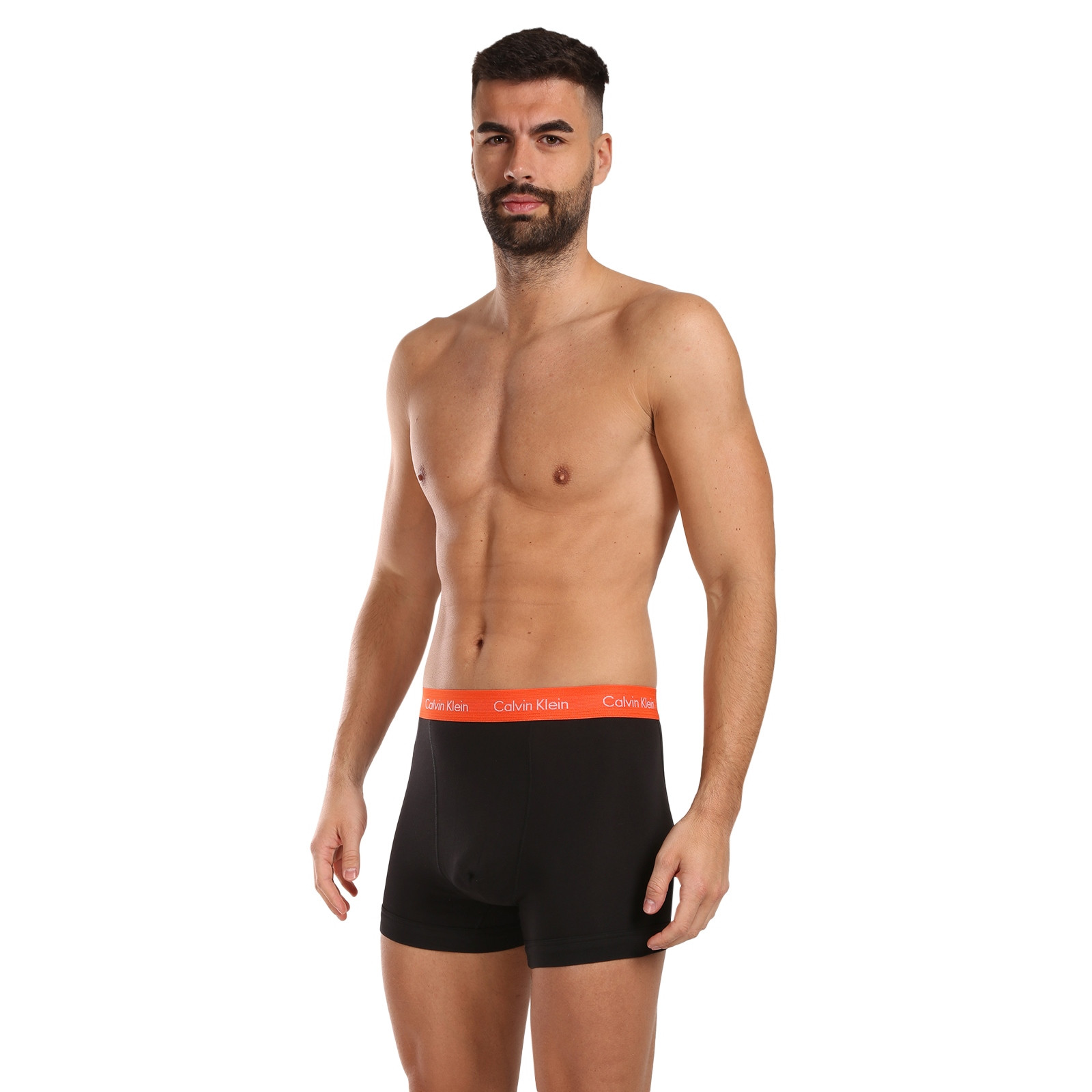 3PACK pánské boxerky Calvin Klein černé (U2662G-MWR) XL, trenky / trenýrky.
Kvalitní boxerky do každého šatníku
Pánské boxerky Calvin Klein s delší nohavičkou zajišťují dokonalý komfort pro každodenní nošení, nezáleží na tom, jestli tě čeká důležitá pracovní schůzka nebo lezení po skalách.
Spodní prádlo Calvin Klein milují lidé po celém světě
Pánské spodní prádlo Calvin Klein patří ke stálicím módního průmyslu.