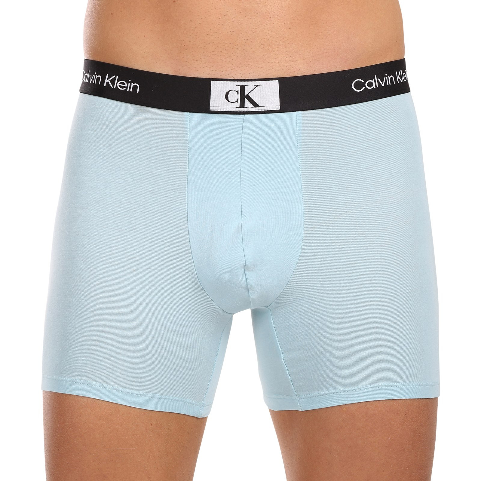 3PACK pánské boxerky Calvin Klein vícebarevné (NB3529E-MRU) XL, trenky / trenýrky.
Kvalitní boxerky do každého šatníku
Pánské boxerky Calvin Klein s delší nohavičkou zajišťují dokonalý komfort pro každodenní nošení, nezáleží na tom, jestli tě čeká důležitá pracovní schůzka nebo lezení po skalách.
Spodní prádlo Calvin Klein milují lidé po celém světě
Pánské spodní prádlo Calvin Klein patří ke stálicím módního průmyslu.