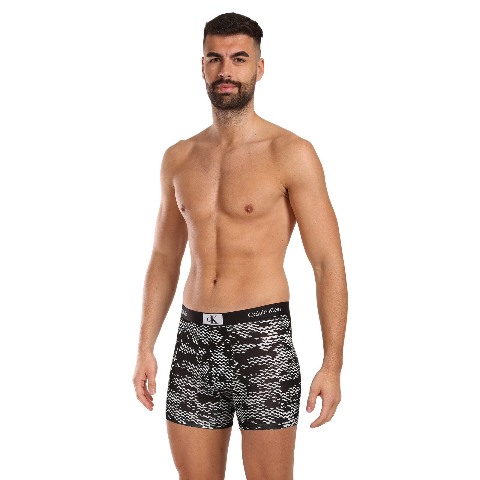 3PACK pánské boxerky Calvin Klein vícebarevné (NB3529E-MRU) XL, trenky / trenýrky.
Kvalitní boxerky do každého šatníku
Pánské boxerky Calvin Klein s delší nohavičkou zajišťují dokonalý komfort pro každodenní nošení, nezáleží na tom, jestli tě čeká důležitá pracovní schůzka nebo lezení po skalách.
Spodní prádlo Calvin Klein milují lidé po celém světě
Pánské spodní prádlo Calvin Klein patří ke stálicím módního průmyslu.