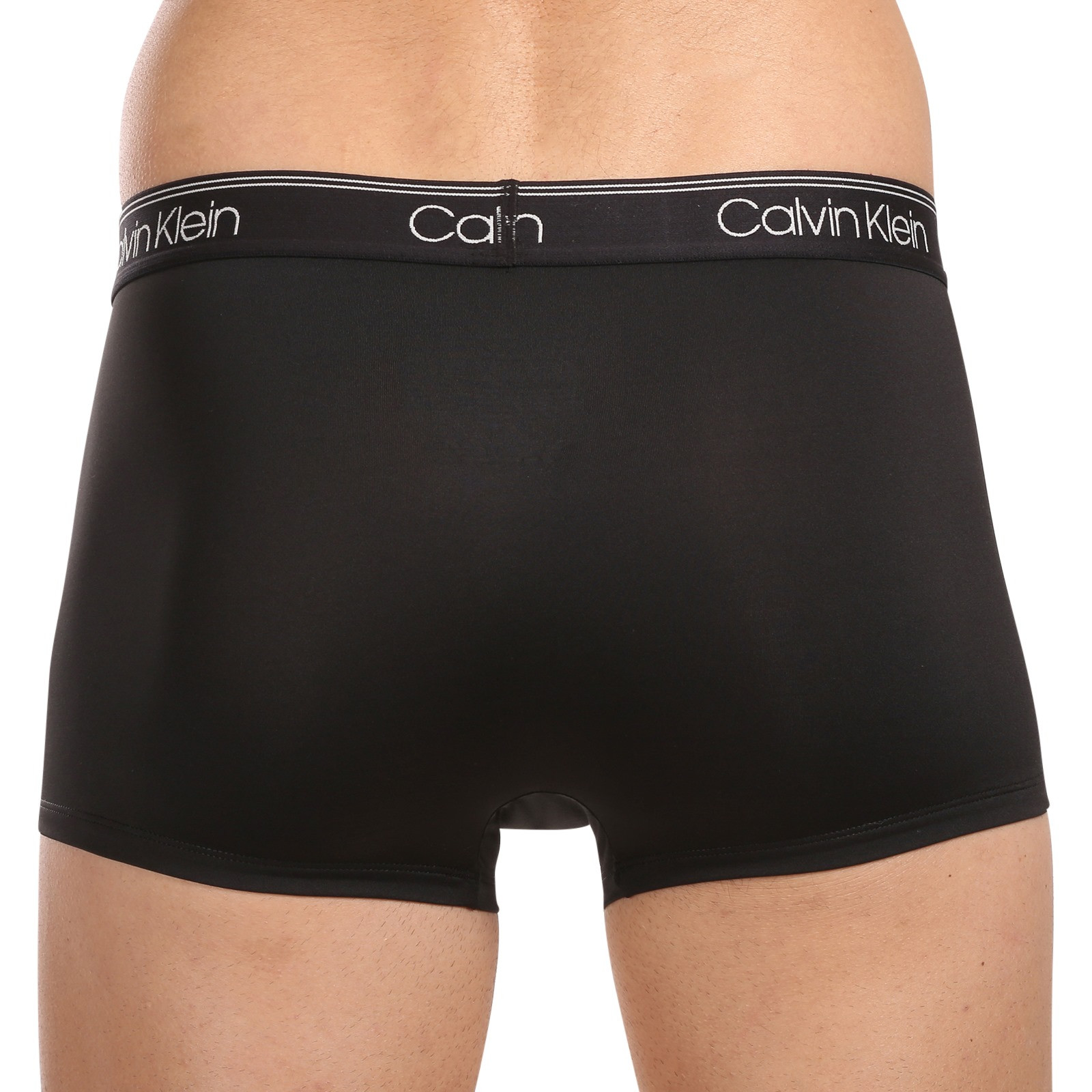 3PACK pánské boxerky Calvin Klein vícebarevné (NB2569A-8Z8) S, trenky / trenýrky.
Kvalitní boxerky do každého šatníku
Pánské boxerky Calvin Klein s delší nohavičkou zajišťují dokonalý komfort pro každodenní nošení, nezáleží na tom, jestli tě čeká důležitá pracovní schůzka nebo lezení po skalách.
Spodní prádlo Calvin Klein milují lidé po celém světě
Pánské spodní prádlo Calvin Klein patří ke stálicím módního průmyslu.