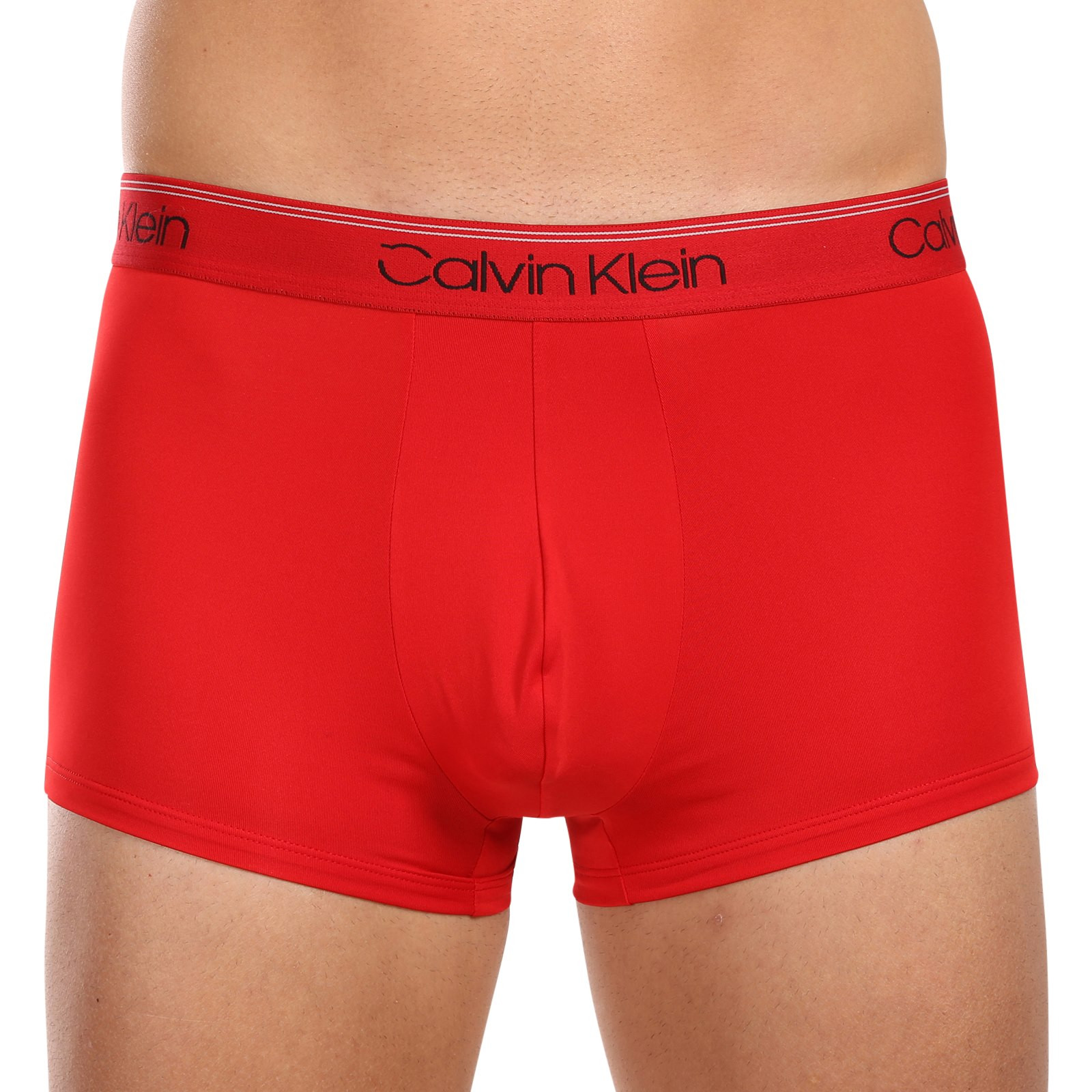 3PACK pánské boxerky Calvin Klein vícebarevné (NB2569A-8Z8) S, trenky / trenýrky.
Kvalitní boxerky do každého šatníku
Pánské boxerky Calvin Klein s delší nohavičkou zajišťují dokonalý komfort pro každodenní nošení, nezáleží na tom, jestli tě čeká důležitá pracovní schůzka nebo lezení po skalách.
Spodní prádlo Calvin Klein milují lidé po celém světě
Pánské spodní prádlo Calvin Klein patří ke stálicím módního průmyslu.