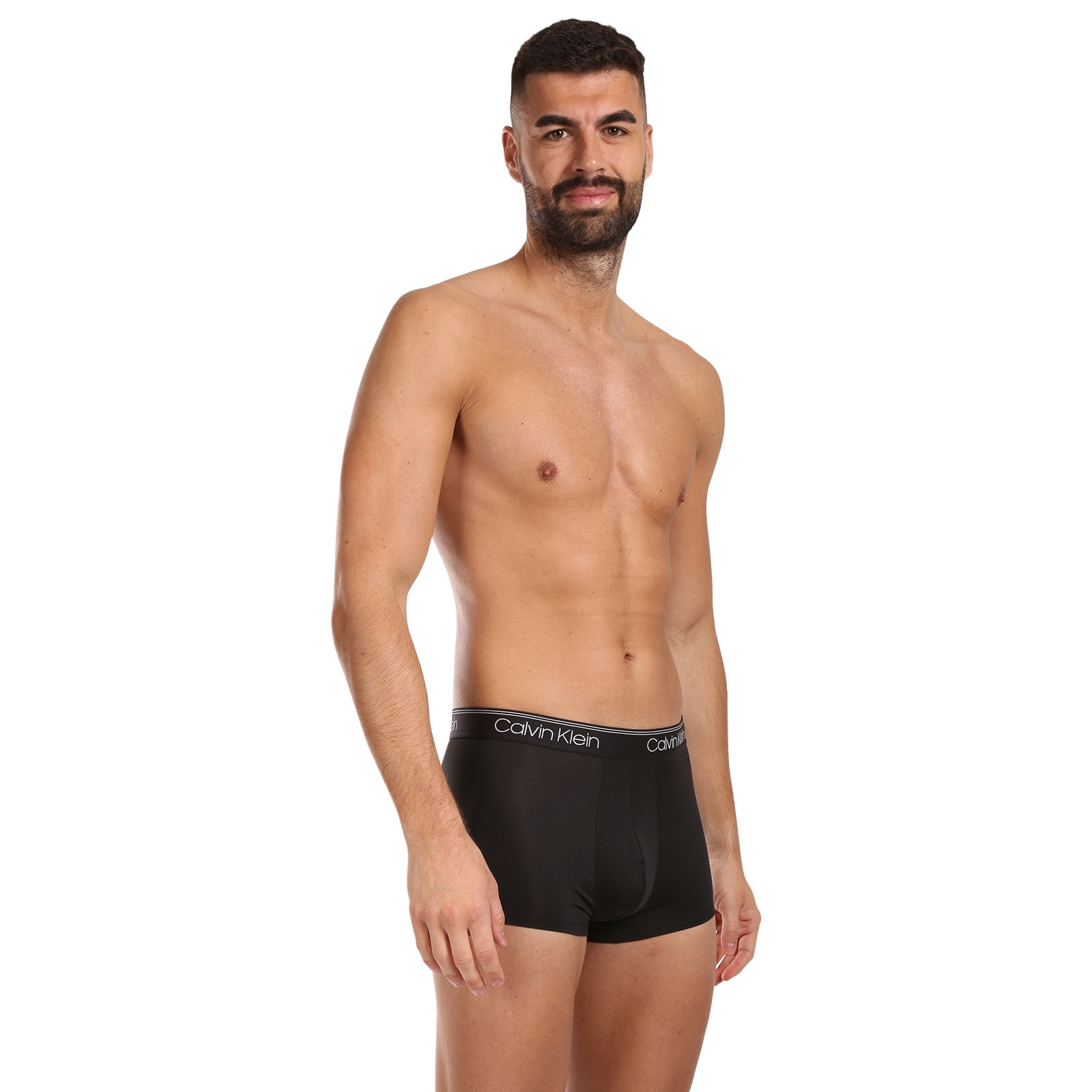 3PACK pánské boxerky Calvin Klein vícebarevné (NB2569A-8Z8) S, trenky / trenýrky.
Kvalitní boxerky do každého šatníku
Pánské boxerky Calvin Klein s delší nohavičkou zajišťují dokonalý komfort pro každodenní nošení, nezáleží na tom, jestli tě čeká důležitá pracovní schůzka nebo lezení po skalách.
Spodní prádlo Calvin Klein milují lidé po celém světě
Pánské spodní prádlo Calvin Klein patří ke stálicím módního průmyslu.