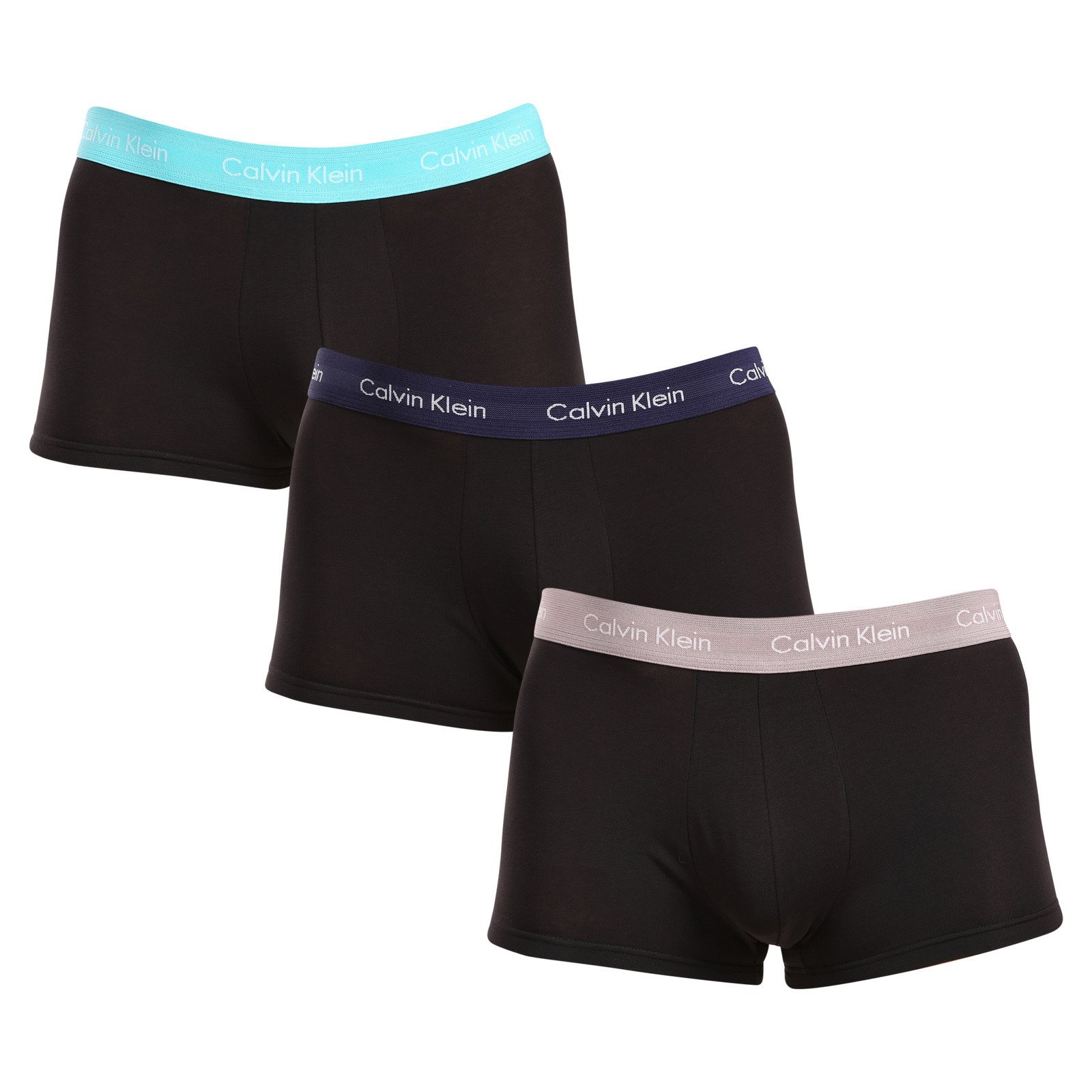 3PACK pánské boxerky Calvin Klein černé (U2664G-MXW) S, trenky / trenýrky.
Kvalitní boxerky do každého šatníku
Pánské boxerky Calvin Klein s kratší nohavičkou zajišťují dokonalý komfort pro každodenní nošení, nezáleží na tom, jestli tě čeká důležitá pracovní schůzka nebo lezení po skalách.
Spodní prádlo Calvin Klein milují lidé po celém světě
Pánské spodní prádlo Calvin Klein patří ke stálicím módního průmyslu.