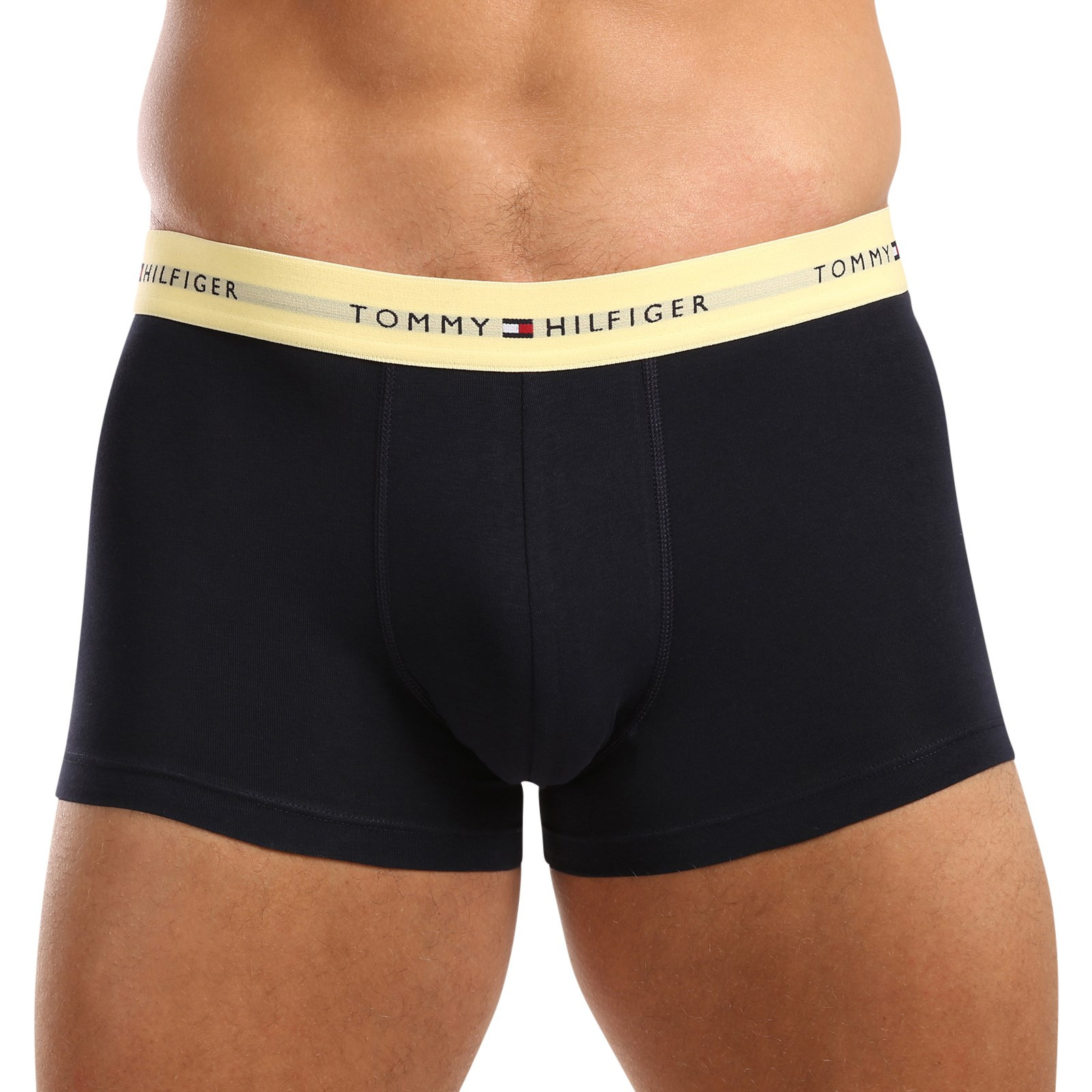 3PACK pánské boxerky Tommy Hilfiger tmavě modré (UM0UM02763 0XM) S, trenky / trenýrky.
Pánské boxerky, které potěší muže i jejich ženy
Boxerky Tommy Hilfiger vynikají kvalitou zpracování a díky kombinaci bavlny a elastanu dobře sedí a jsou příjemné na dotek.
Spodní prádlo Tommy Hilfiger je zárukou nejvyšší kvality
Značka Tommy Hilfiger se stala ikonou amerického oblékání před téměř 40 lety a jeho barevnost v tónech modré, červené a bílé je rozeznatelná na první pohled.