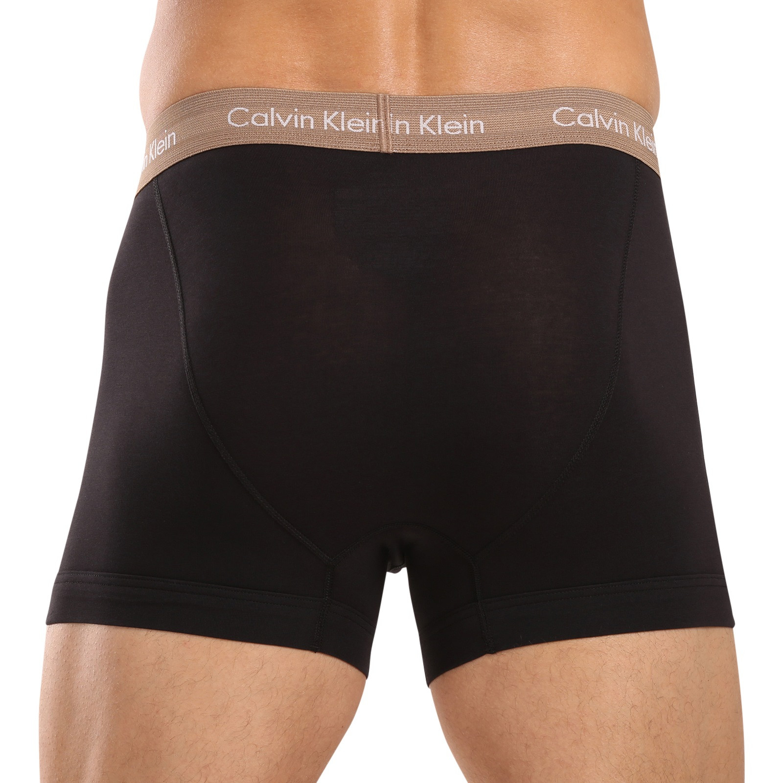 3PACK pánské boxerky Calvin Klein černé (U2662G-NOP) S, trenky / trenýrky.
Kvalitní boxerky do každého šatníku
Pánské boxerky Calvin Klein s delší nohavičkou zajišťují dokonalý komfort pro každodenní nošení, nezáleží na tom, jestli tě čeká důležitá pracovní schůzka nebo lezení po skalách.
Spodní prádlo Calvin Klein milují lidé po celém světě
Pánské spodní prádlo Calvin Klein patří ke stálicím módního průmyslu.