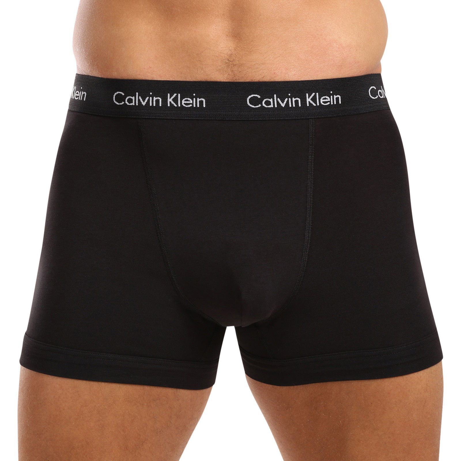 3PACK pánské boxerky Calvin Klein černé (U2662G-NOP) S, trenky / trenýrky.
Kvalitní boxerky do každého šatníku
Pánské boxerky Calvin Klein s delší nohavičkou zajišťují dokonalý komfort pro každodenní nošení, nezáleží na tom, jestli tě čeká důležitá pracovní schůzka nebo lezení po skalách.
Spodní prádlo Calvin Klein milují lidé po celém světě
Pánské spodní prádlo Calvin Klein patří ke stálicím módního průmyslu.