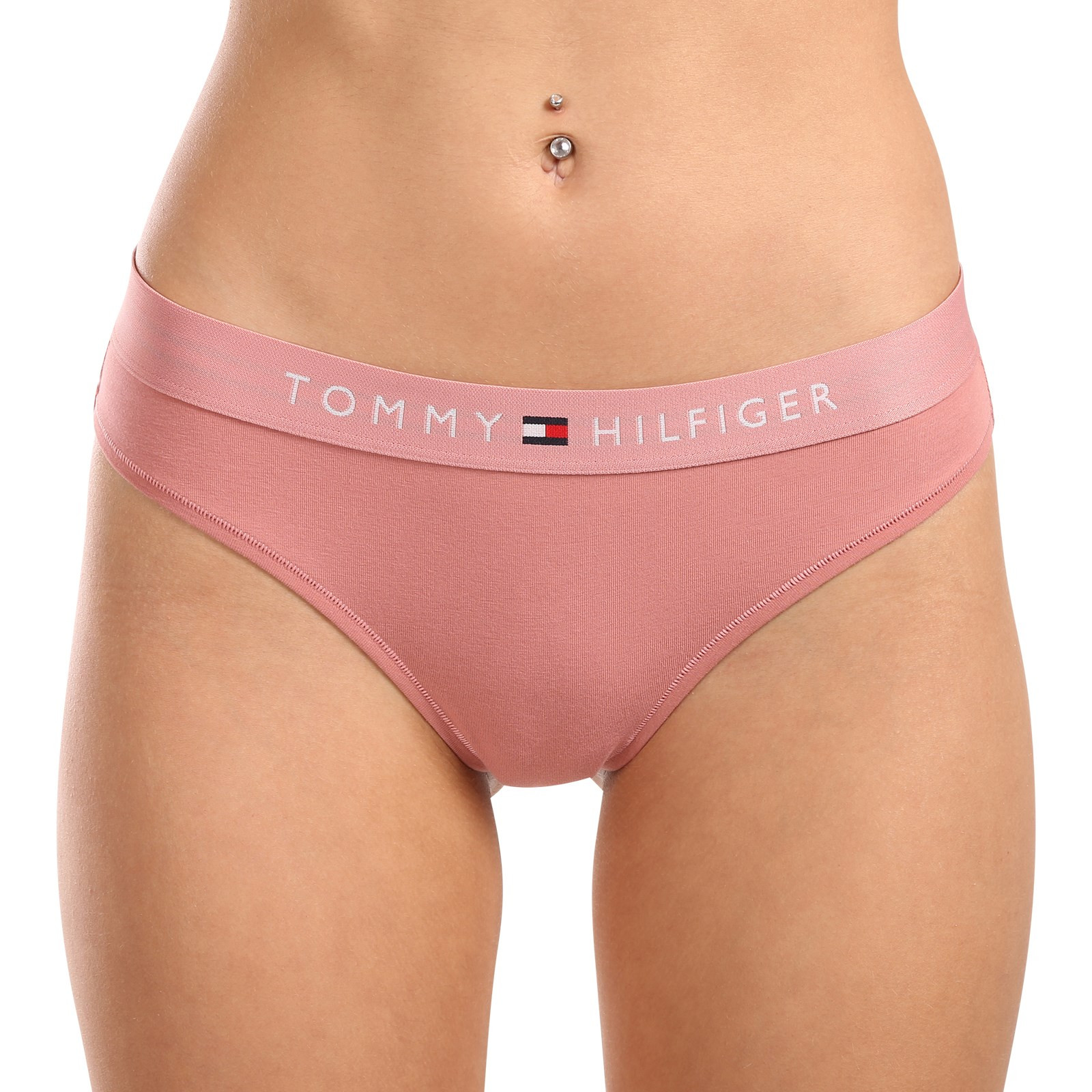 Dámská tanga Tommy Hilfiger nadrozměr růžové (UW0UW04146 TJ5) XXL.
Dámská tanga Tommy Hilfiger jsou ideální pro ženy, které mají rády pohodlí při jakékoliv volnočasové aktivitě a každodenním nošení.